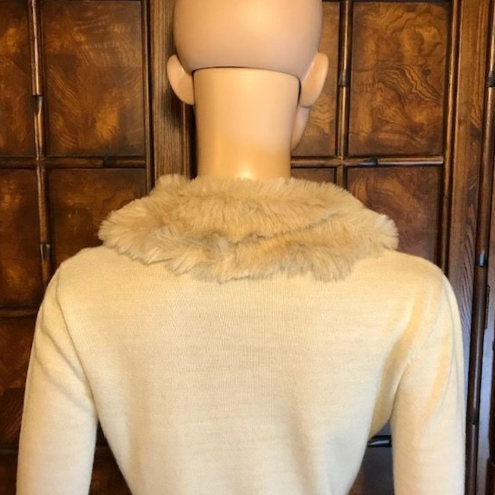 Apart Wool Blend Sweater w/ Detachable Faux Fur Collar - Picture 6 of 9